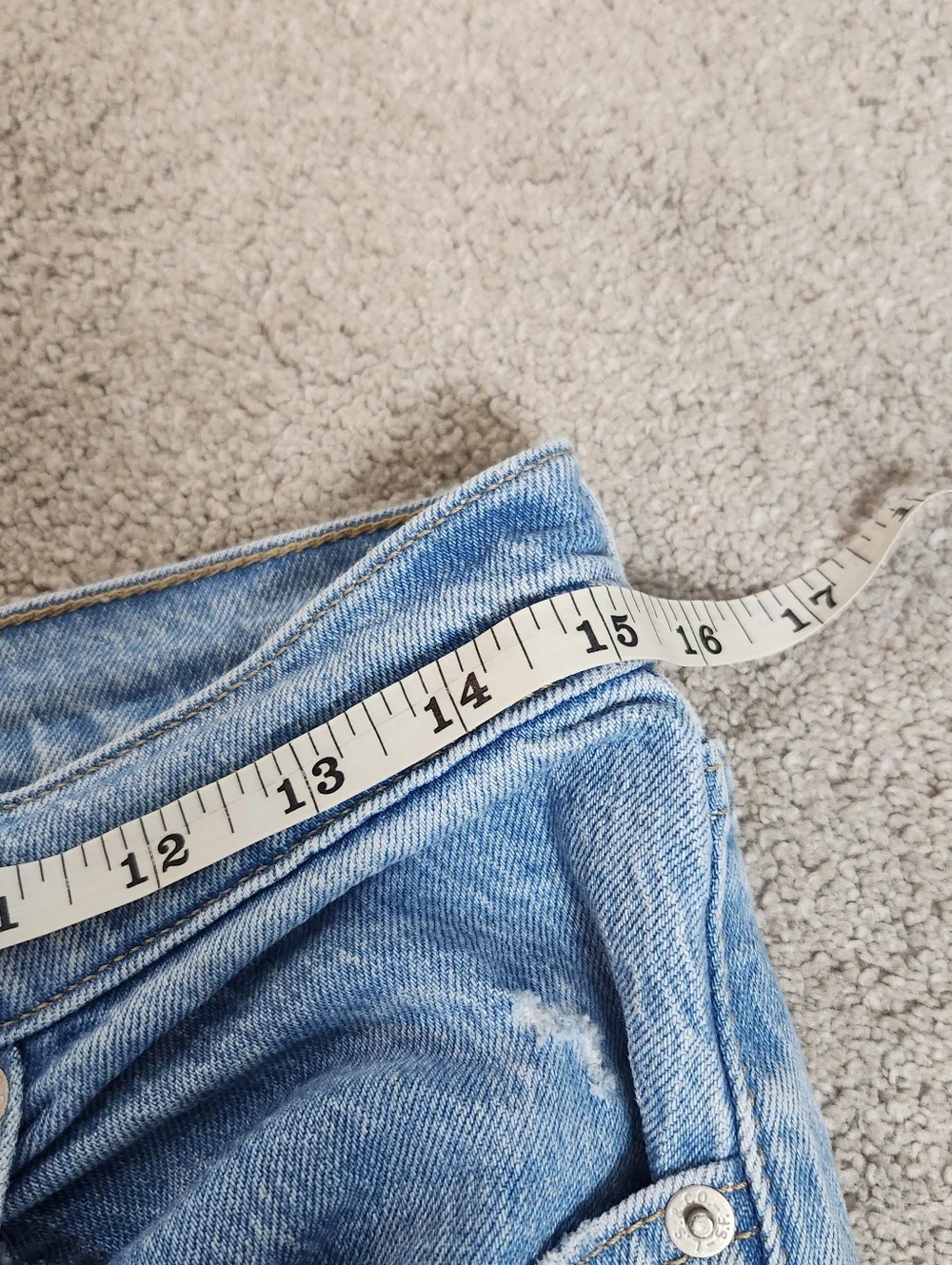 Levi's 70s Flare High Waisted Light Wash Denim Jeans Size 28W Fits Medium  Large - Picture 10 of 16
